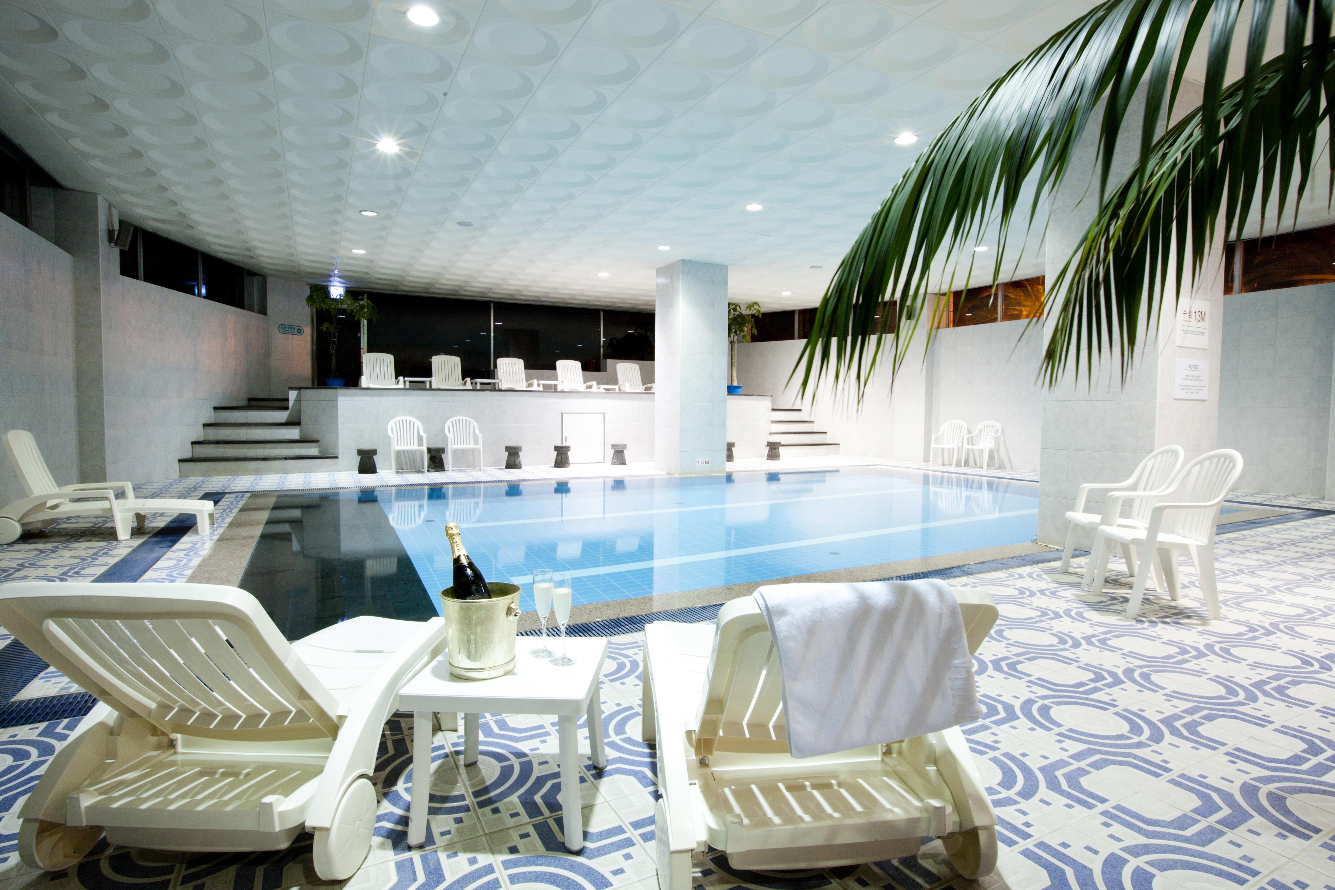 Seogwipo Kal Hotel Exterior photo The swimming pool at the hotel