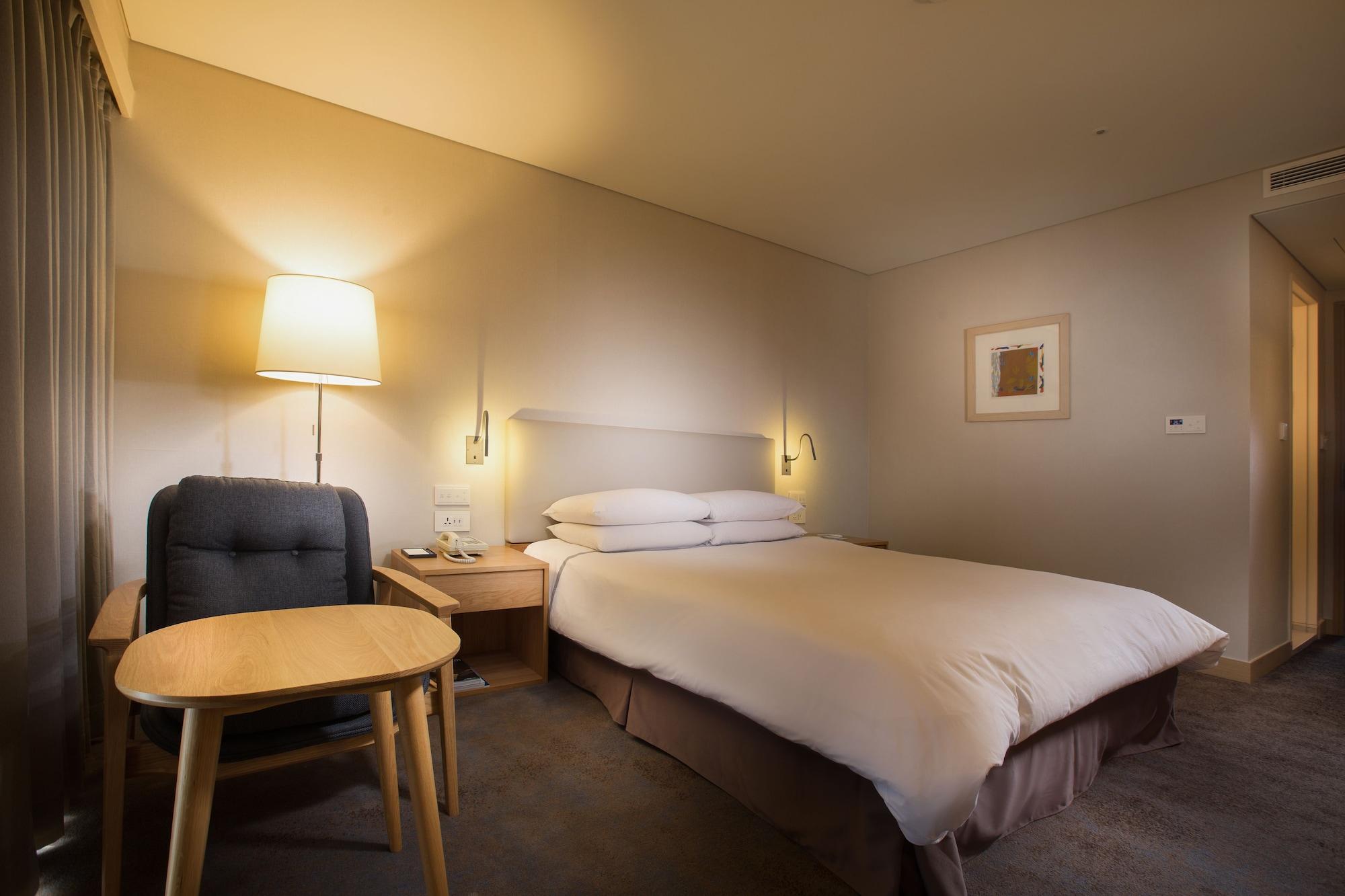 Seogwipo Kal Hotel Exterior photo A room at the hotel