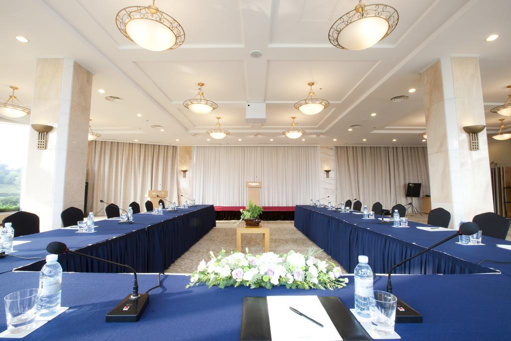 Seogwipo Kal Hotel Exterior photo The meeting room of the 1st ASEAN–India Conference