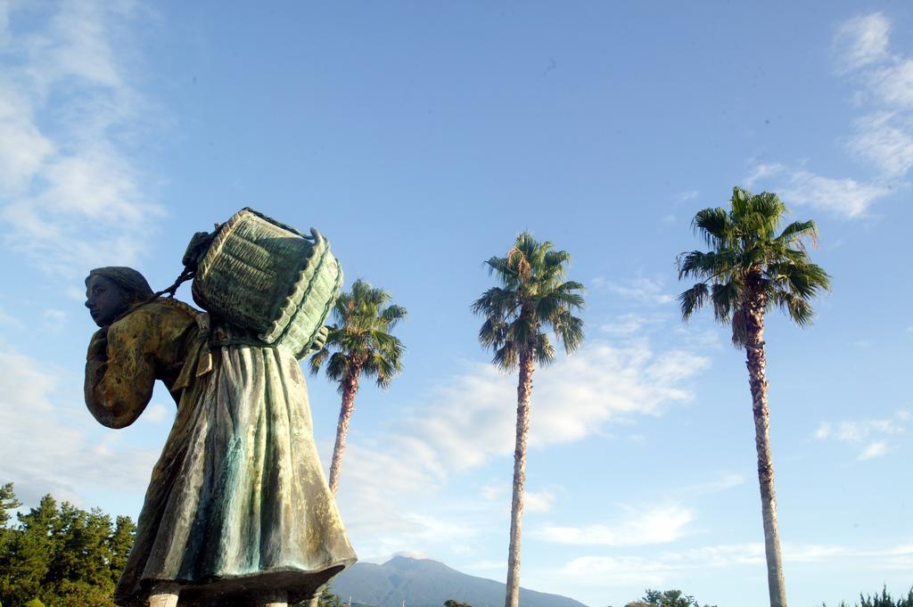 Seogwipo Kal Hotel Exterior photo Statue of Juan Bautista de Anza in the Anza Park