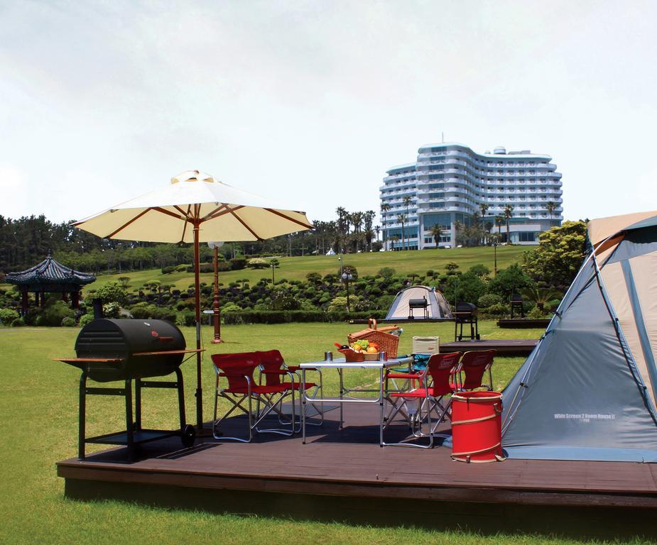Seogwipo Kal Hotel Exterior photo Camping at the resort