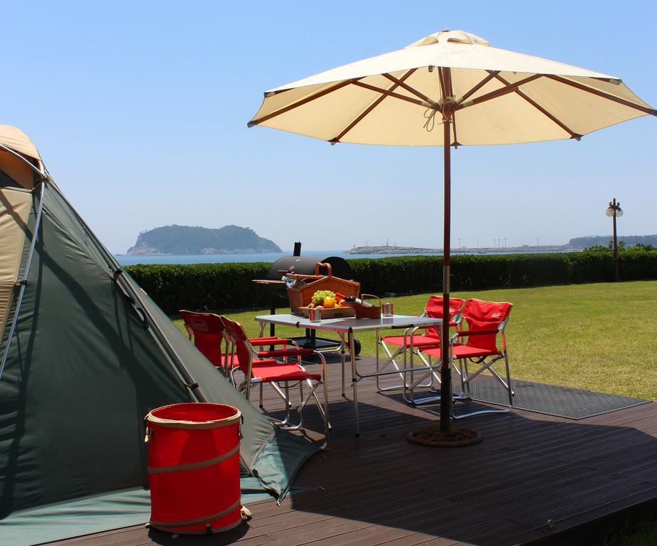 Seogwipo Kal Hotel Exterior photo Camping at the park