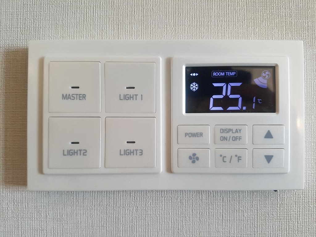 Seogwipo Kal Hotel Room photo A smart home light switch