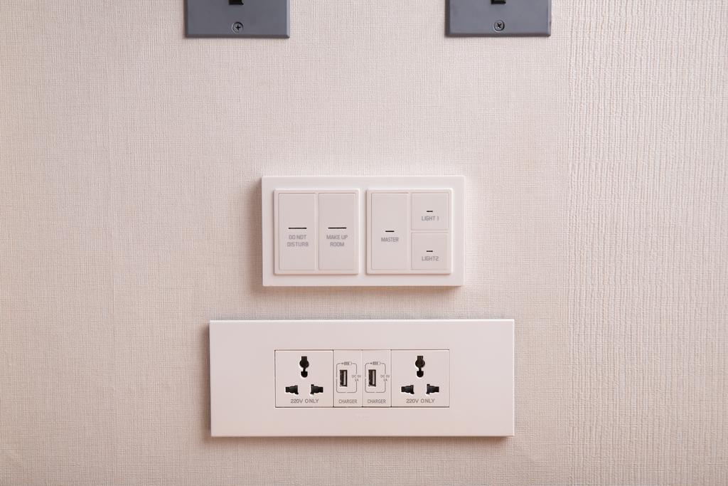Seogwipo Kal Hotel Exterior photo A Hong Kong power socket