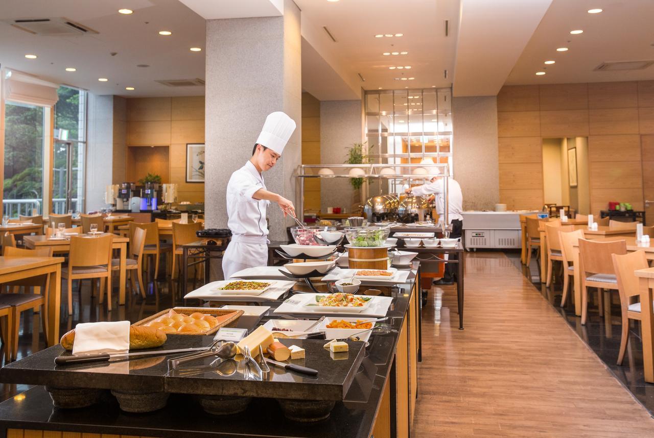 Seogwipo Kal Hotel Exterior photo A buffet at a hotel