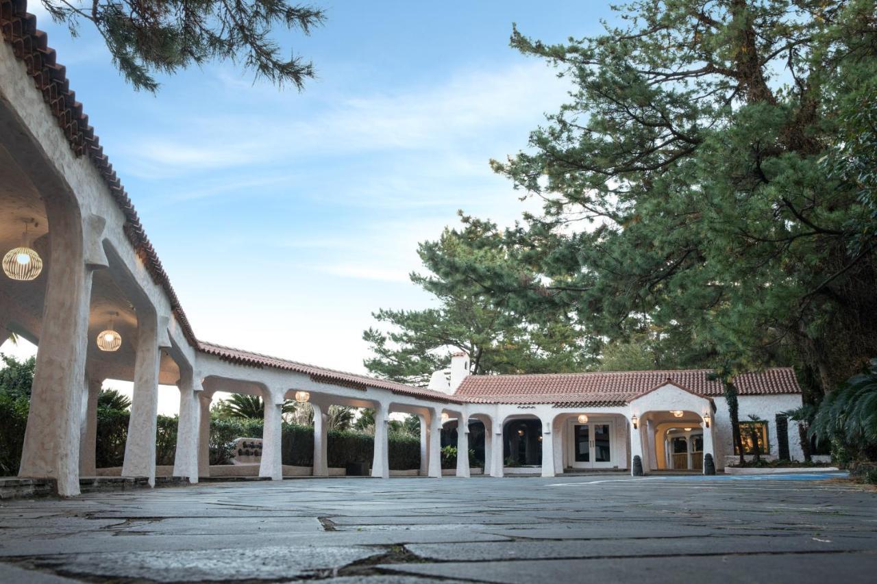 Seogwipo Kal Hotel Exterior photo The main entrance of the museum