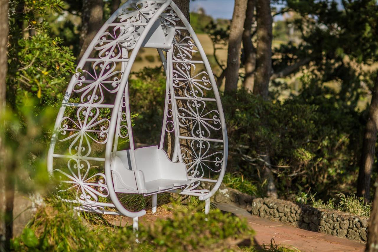 Seogwipo Kal Hotel Exterior photo The "Kissing Bench" at the San Francisco Botanical Garden